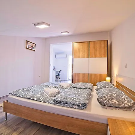 Holiday home House With A Parking Space Kampor, Rab - 16357 Kampor